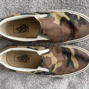 Camouflage Vans, Women’s 9.5